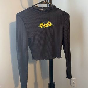 Cropped sunflower long sleeve sweater medium